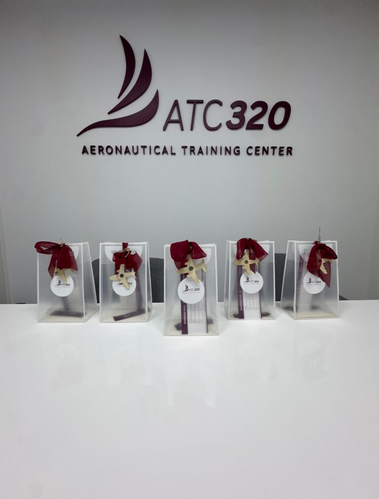 Bonos regalo de ATC320 con lazo granate delante del logotipo